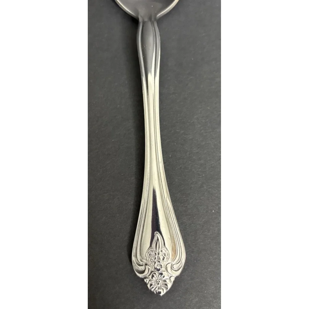 4 Oneida Boutonniere Place Oval Soup Spoons 7 1/4